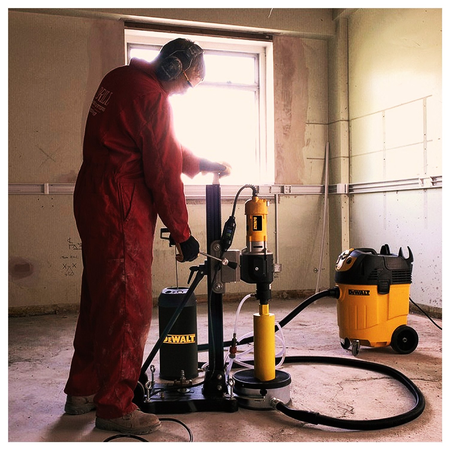 D21585-K2 Taladro Perforadora Diamantina Testiguera Dewalt 2500W Taladro Saca Nucleo+ Base